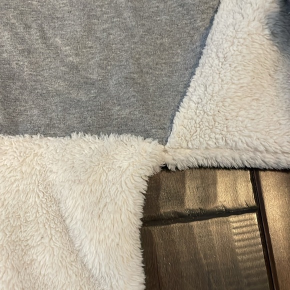 Walt Disney World Spirit Jersey Sherpa Size Medium Cozy - Picture 8 of 8